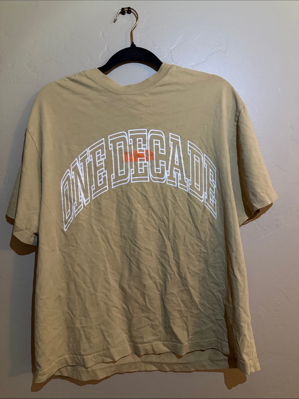 H&M Short-Sleeve Tee in Light Khaki with White & Orange Print